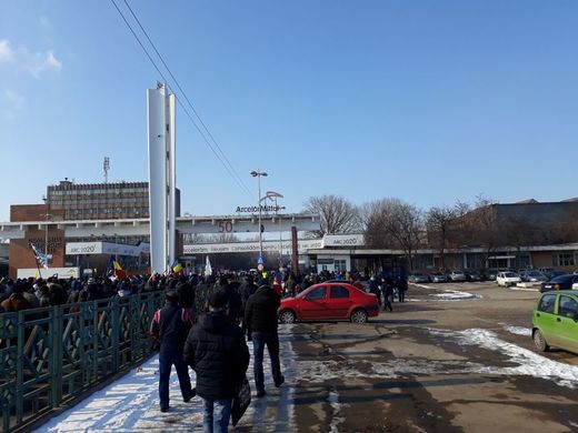 ULTIMA ORĂ ArcelorMittal Hunedoara întrerupe temporar activitatea. Sute de angajați, trimiși în șomaj tehnic