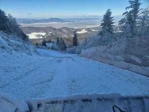 Pârtiile din Poiana Brașov, deteriorate de vijelia din ultimele zile