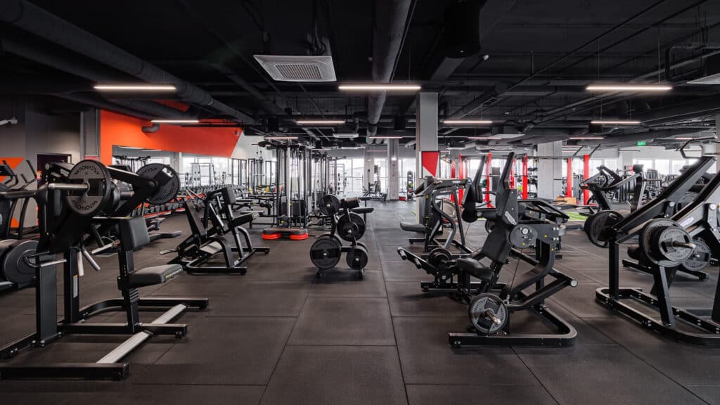 Schimbare neașteptată în România. Cel mai mare lanț european de cluburi de fitness, intrat recent pe piața locală, renunță la franciza Clever Fit din țară