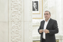FOTO Gigi Nețoiu, amendat pentru ferma de vite Black Angus 