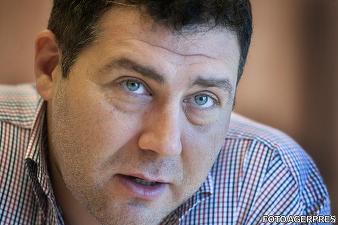 Șeful MasterCard: Suprataxarea retragerilor de numerar la ATM ar trebui interzisă