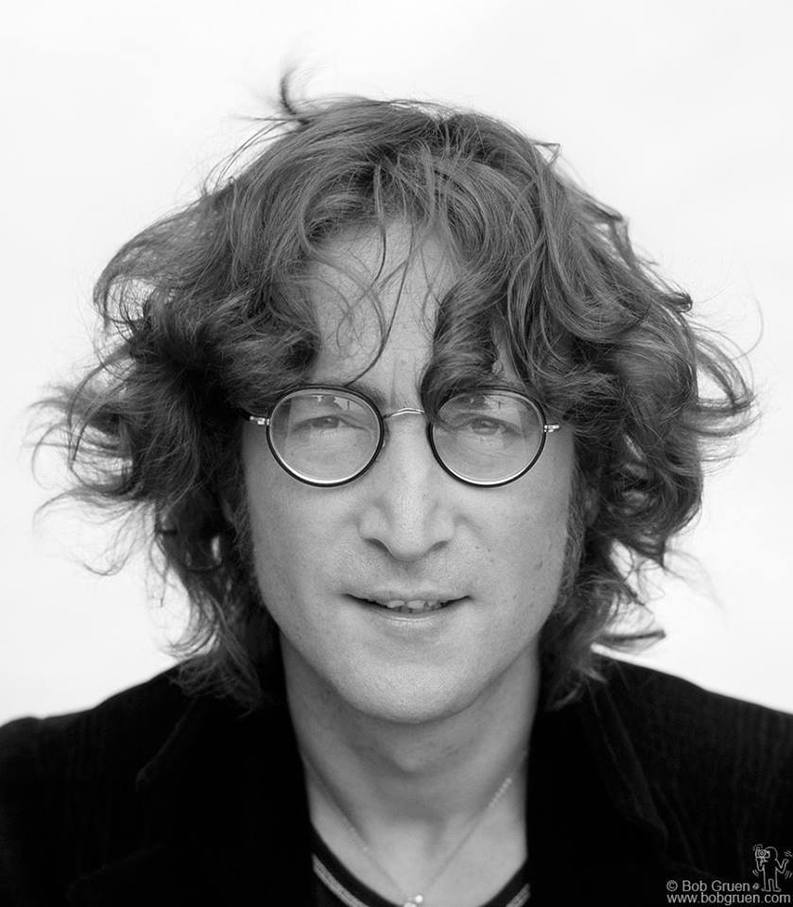 O șuviță din părul lui John Lennon, scoasă la licitație pentru 12.000 de dolari