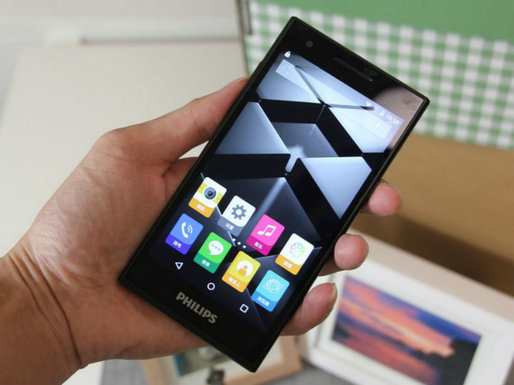 Smartphone-ul Philips S396 este disponibil în România