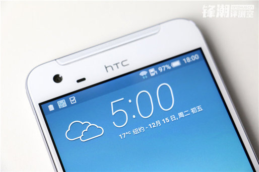 Primele imagini cu un nou smartphone HTC, One X9