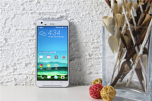 Primele imagini cu un nou smartphone HTC, One X9