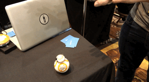 BB-8, droidul din Star Wars care poate fi controlat cu ajutorul ”forței”