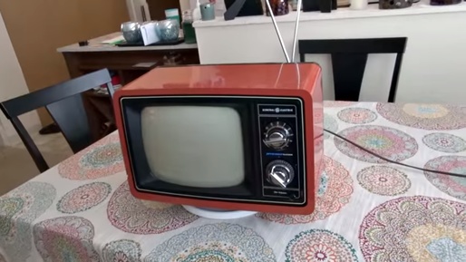 Și televizoarele vechi pot fi transformate în smart TV