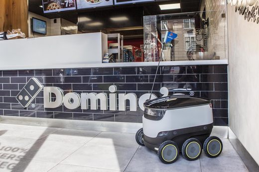 FOTO Domino’s va livra în curând pizza clienților europeni cu ajutorul roboților. Primele teste au avut loc în Amsterdam