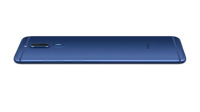 FOTO Huawei lansează un smartphone cu 4 camere foto