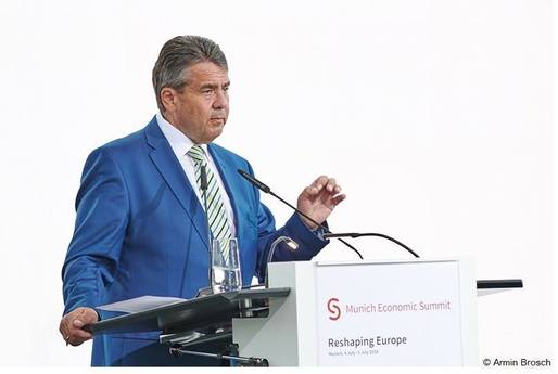 Un fost ministru și vicecancelar al Angelei Merkel devine noul lobbyist șef al industriei auto din Germania 