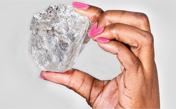 Cel mai scump diamant brut din lume, vândut cu 63 de milioane de dolari