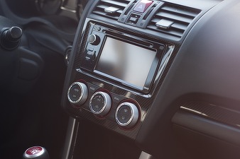 Uber și Pandora s-au asociat pentru a oferi muzică în direct șoferilor de taxiuri și clienților acestora