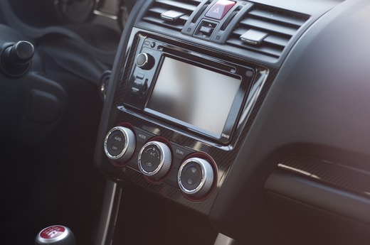 Uber și Pandora s-au asociat pentru a oferi muzică în direct șoferilor de taxiuri și clienților acestora