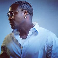 Rapperul Akon a primit o linie de credit de 1 miliard de dolari pentru a electrifica Africa