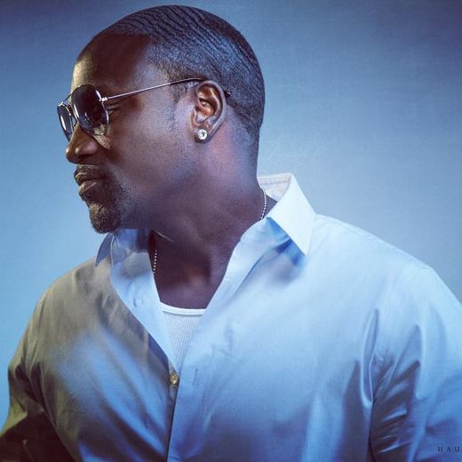 Rapperul Akon a primit o linie de credit de 1 miliard de dolari pentru a electrifica Africa