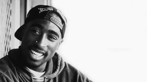 Versuri scrise de mână de Tupac, estimate la 38.500 de dolari, scoase la licitație online
