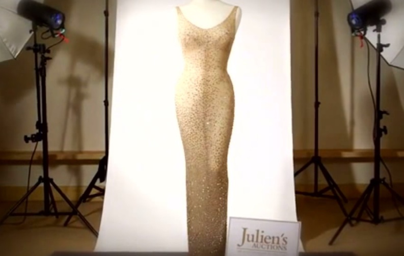VIDEO A fost scoasă la licitație rochia purtată de Marilyn Monroe când a interpretat \