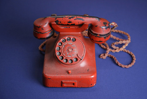 Un telefon din biroul lui Hitler, vândut cu 243.000 de dolari, la o licitație organizată în Statele Unite
