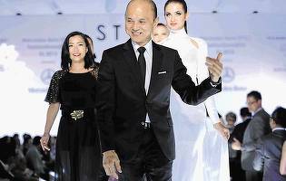 Creatorul de pantofi Jimmy Choo își scoate compania la vânzare