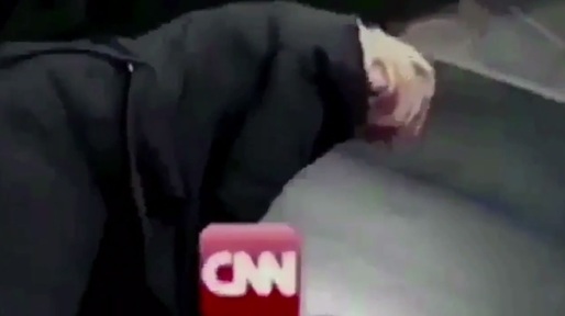 VIDEO Donald Trump a postat un videoclip în care trântește la pământ și lovește sigla CNN