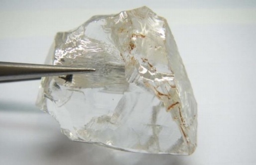 Unul dintre cele mai mari diamante brute din lume, licitat a doua oară de Sierra Leone, pentru a ajuta populația săracă