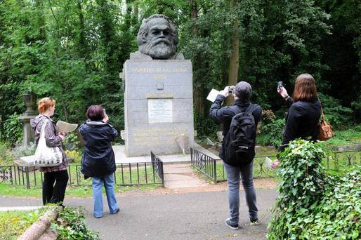 Capitalism sălbatic sau comunism? Marx subvenționează post-mortem mormintele vecinilor săi