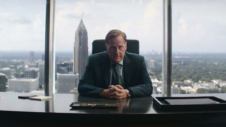 Netflix în luna mai - Noutăți din înalta societate londoneză plus un film cu Jerry Seinfeld în rolul principal, regizor și scenarist 
