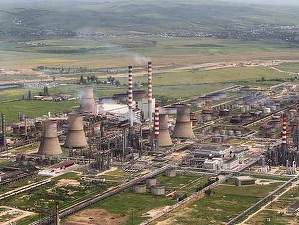 Culisele scandalului Lukoil: Rușii vroiau să se retragă din România după ce au profitat de facilitățile acordate cu dărnicie guvernanții români