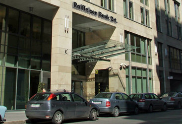 Raiffeisen va închide o treime din sucursalele pe care le deține în Ungaria până la finalul lunii septembrie