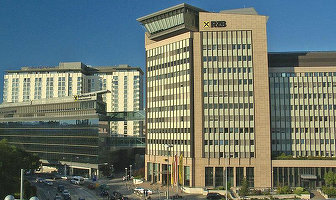 Profitul net al Raiffeisen Bank International s-a redus cu 16% în primele șase luni din 2015