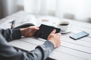 ANCOM: Peste o treime dintre familiile din România dețin o tabletă