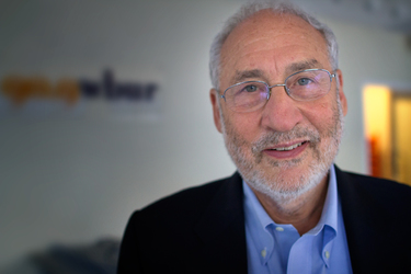 Stiglitz critică reformele impuse Greciei: “Dacă țintele nu vor fi revizuite, statul s-ar putea confrunta cu o recesiune și mai mare“