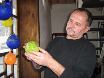 Un deputat PNL, artist și exportator, i-a scris lui Isărescu să lase moneda națională să se deprecieze până la 8 lei/euro