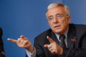 Isărescu: Încă un an sau chiar un an și jumătate cu dobânzi mici