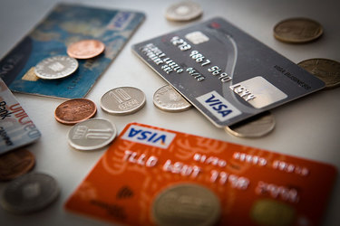 Deficitul de cont curent s-a redus la jumătate față de primele opt luni din 2014