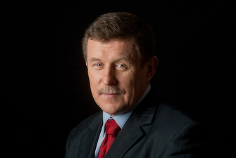 Câștigătorul alegerilor din Polonia vrea să introducă o taxă pe activele băncilor din 2016