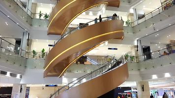 China: Consumul crește în statistici, dar mall-urile sunt goale
