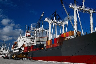 Deficitul comercial s-a majorat cu peste 1,23 miliarde de euro la nouă luni 