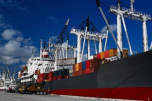 Deficitul de cont curent s-a înjumătățit în primele nouă luni, la 653 mil. euro