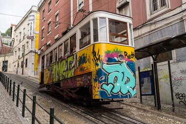 Portugalia: Guvernul vrea suspendarea privatizării transportului public