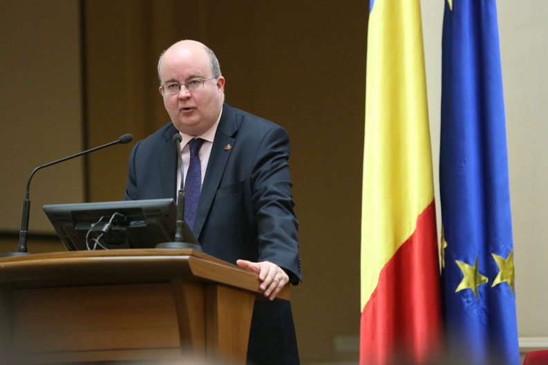 Ambasadorul Marii Britanii: Serviciile sunt esențiale pentru România, iar 2016 e crucial pentru reforma achizițiilor publice