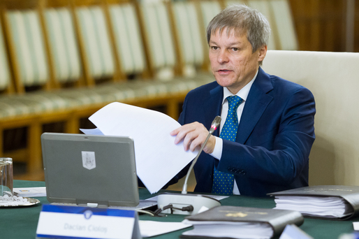Cioloș vrea să vină în Parlament pentru a-i forța pe deputați să voteze legile achizițiilor. Deputații amână însă iar votul