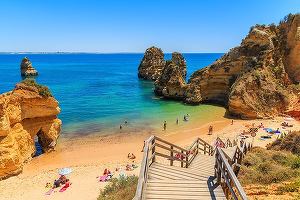 Paravion: Românii dau 550 euro/persoană pe vacanța de vară din acest an și preferă insulele grecești și Antalya