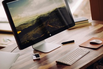 Peste 35% dintre gospodăriile din România au mașină și jumătate dispun de un computer