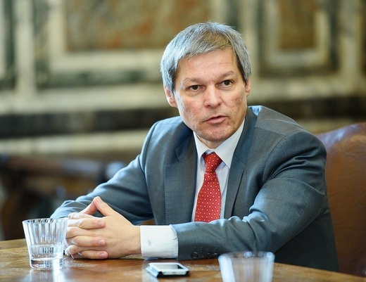 Cioloș cere șefilor de instituții să preia ideile GovITHub și laudă participanții: Sunt dovada că România se poate moderniza