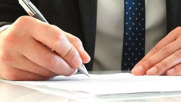 EXCLUSIV Modificări Codul Muncii: Angajatorii vor risca închisoarea pentru remunerarea salariaților sub salariul minim numai în anumite condiții