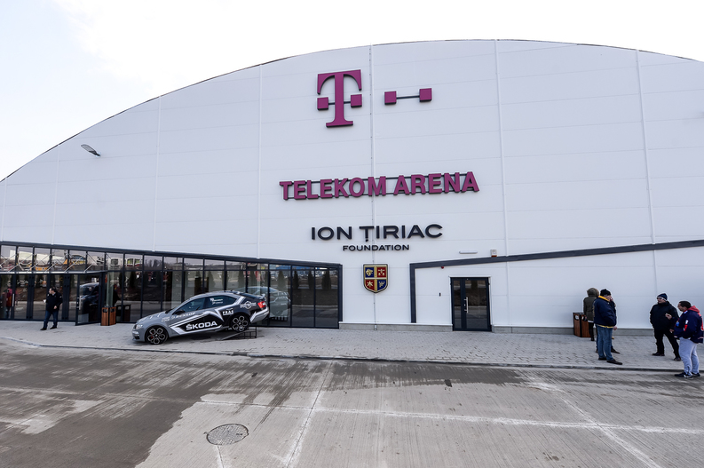 GALERIE FOTO Țiriac a inaugurat un patinoar de 3,6 milioane de euro în Otopeni