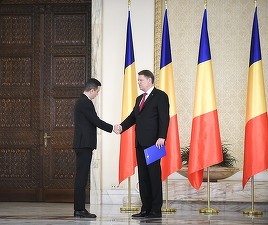 Iohannis anunță că promulgă Legea care scutește pensiile sub 2.000 lei de impozit și toate pensiile de plata CASS