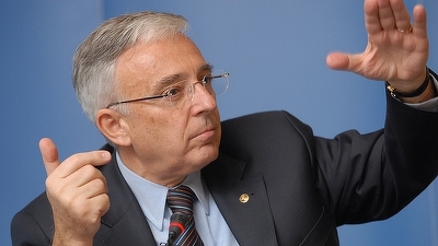 Isărescu, despre discursul împotriva multinaționalelor: "E doar retorică. Firmele trebuie să respecte legislația și fiscalitatea românească"