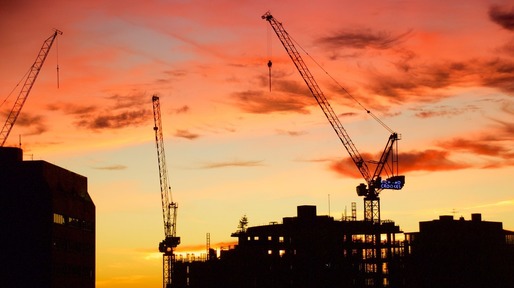 Sectorul construcțiilor și-a continuat declinul în februarie, înregistrând o scădere de 3,4%